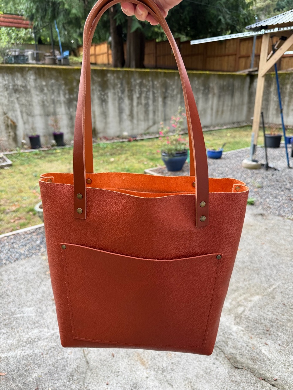 Unicorn Portland Leather Medium Classic Tote PEBBLED Clownfish